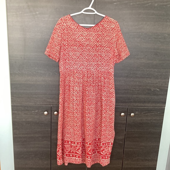 Red Ikat Like Print on Cream Background Dress V Front/Back Loose Fit Floral Med - Picture 9 of 10
